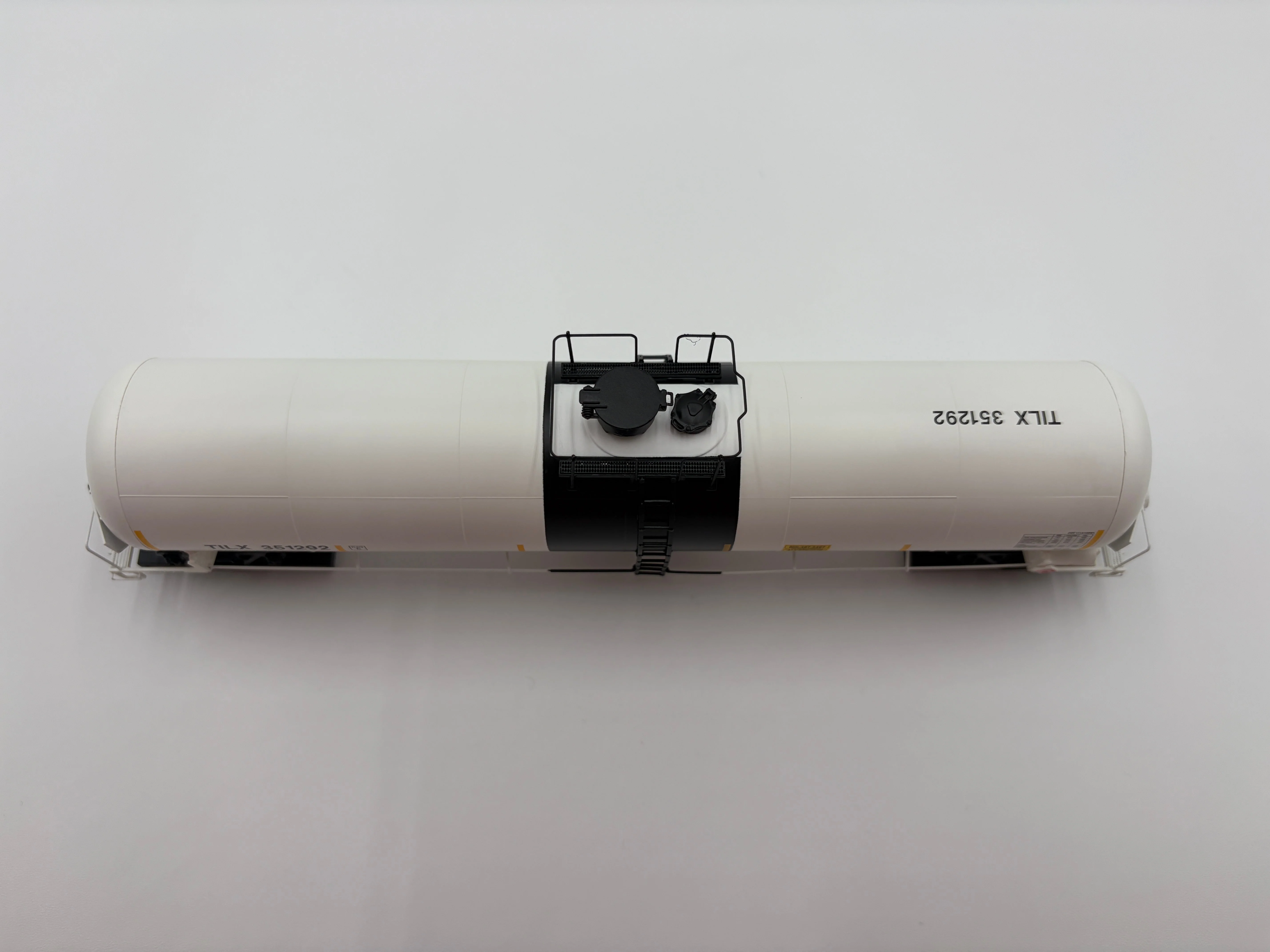 Walthers HO 920-100782 - Proto - 55' Trinity Modified 30,145-Gallon Tank Car "Trinity Industries Leasing" #351292 (TILX) - Image 3