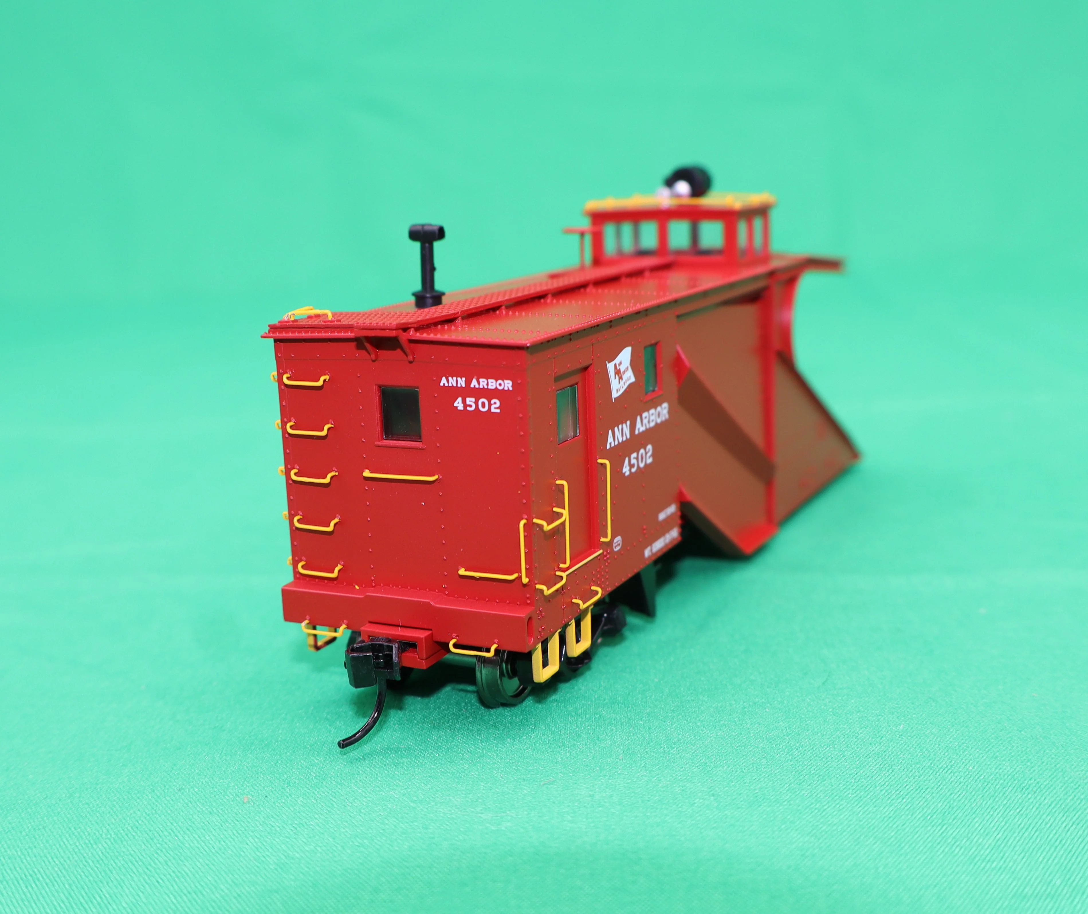 Walthers HO 920-110030 - Proto - Russell Snowplow “Ann Arbor” #4502 - Image 3