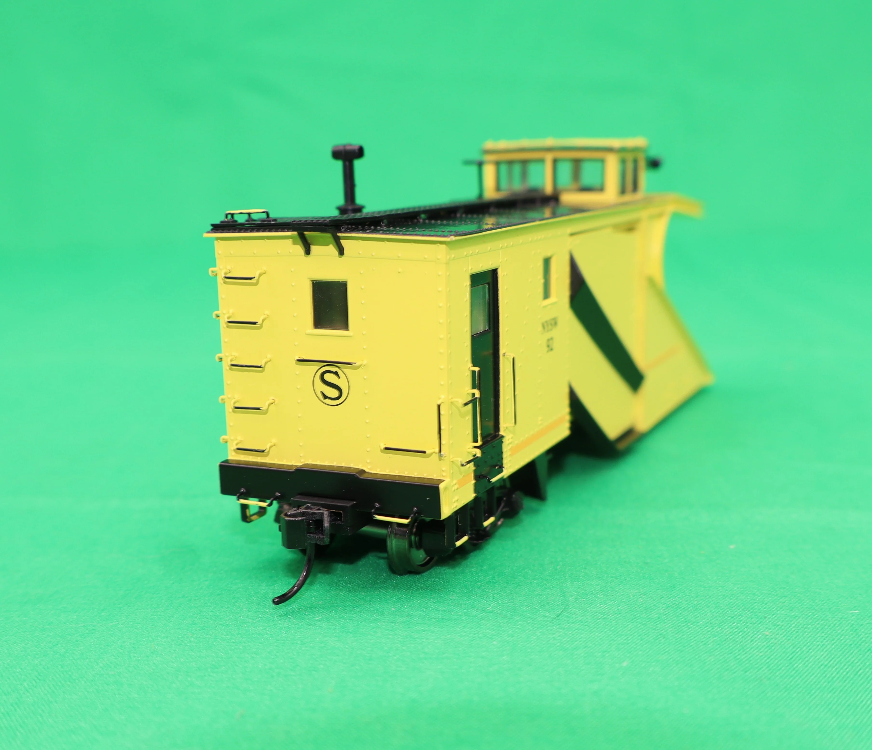 Walthers HO 920-110036 - Proto - Russell Snowplow “New York, Susquehanna & Western Railway” #92 - Image 3