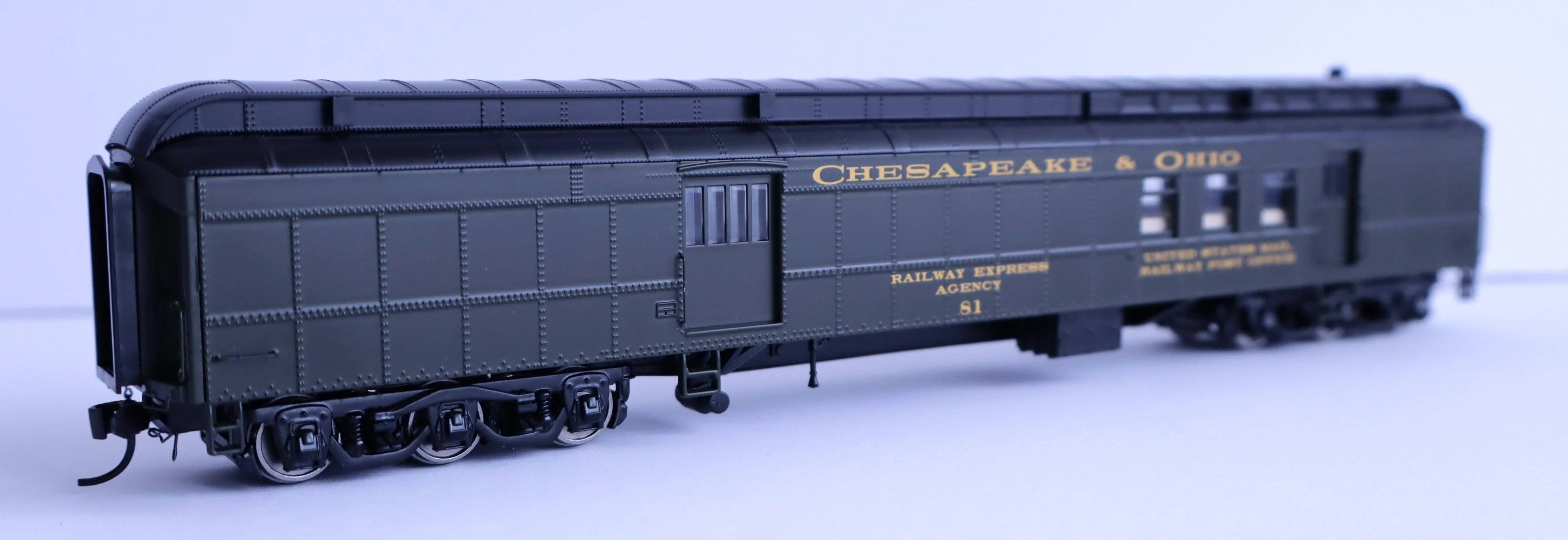 Walthers HO 920-17503 - Proto - 70' Heavyweight Baggage Car "Chesapeake & Ohio" #317 (Green) - Image 2
