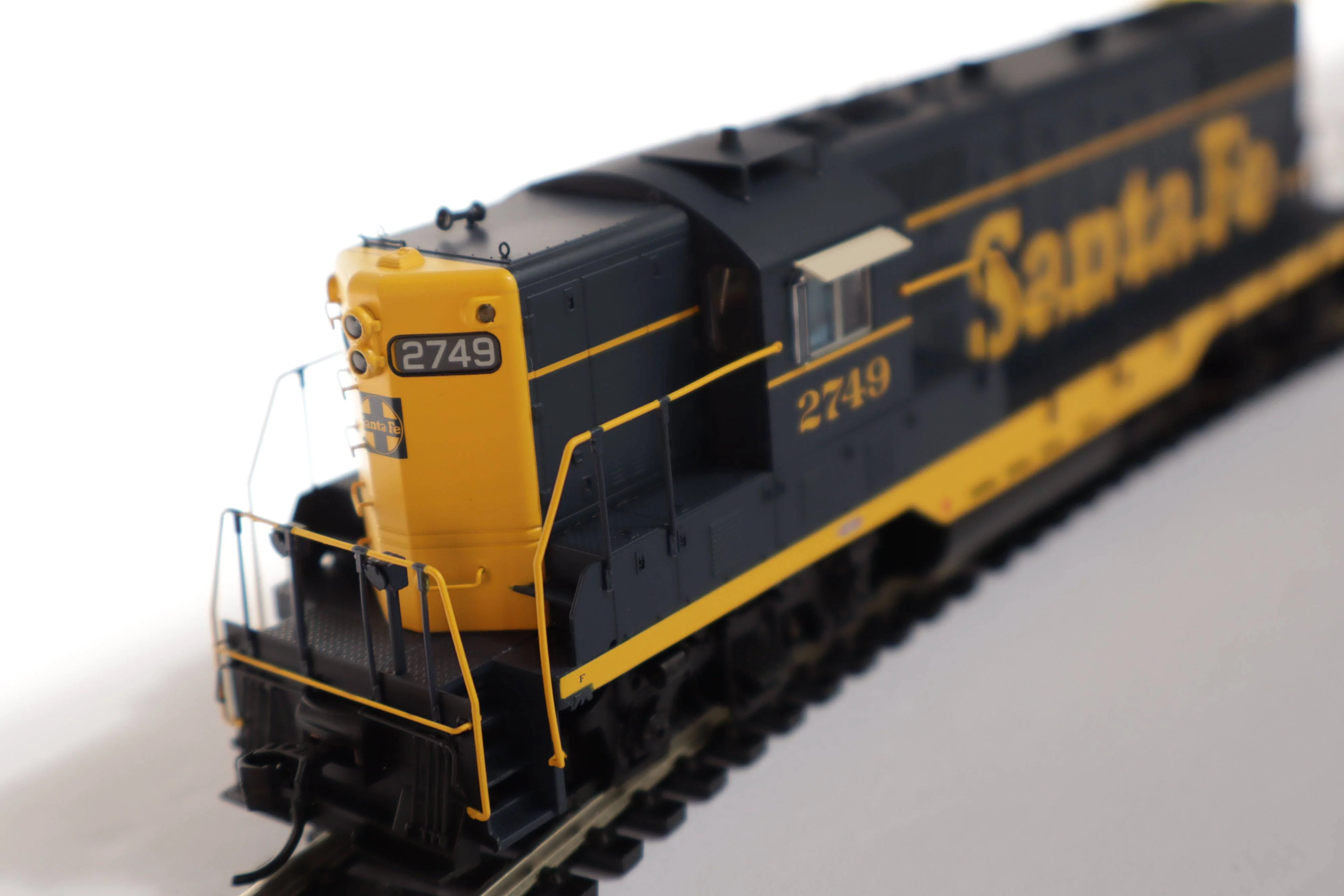 Walthers HO 920-42416 - Proto - EMD GP7 Diesel Locomotive "Santa Fe" #2771 w /DCC/Sound - Image 2