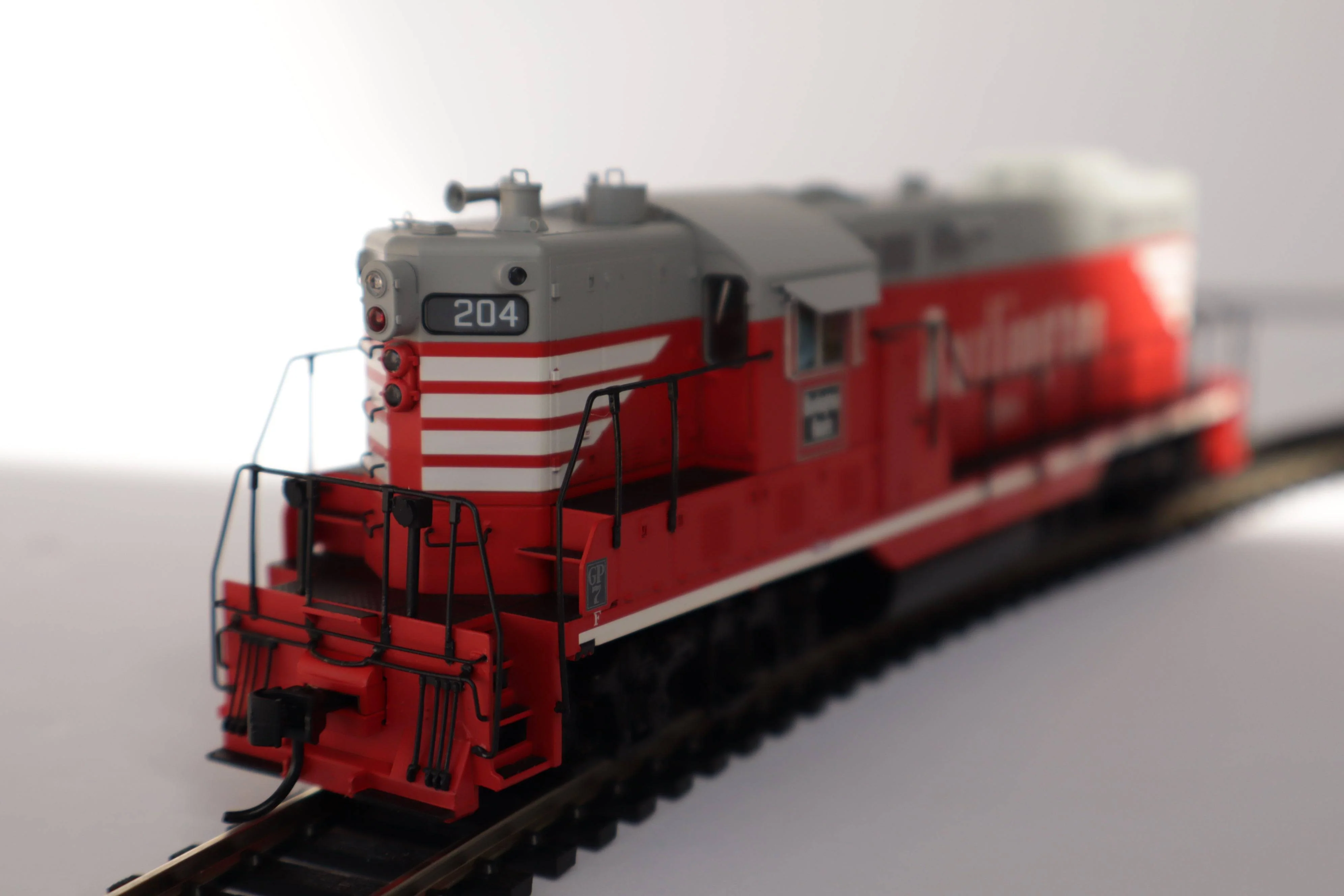 Walthers HO 920-42419 - Proto - EMD GP7 Diesel Locomotive "Chicago, Burlington & Quincy" #204 w/ DCC/Sound - Image 2