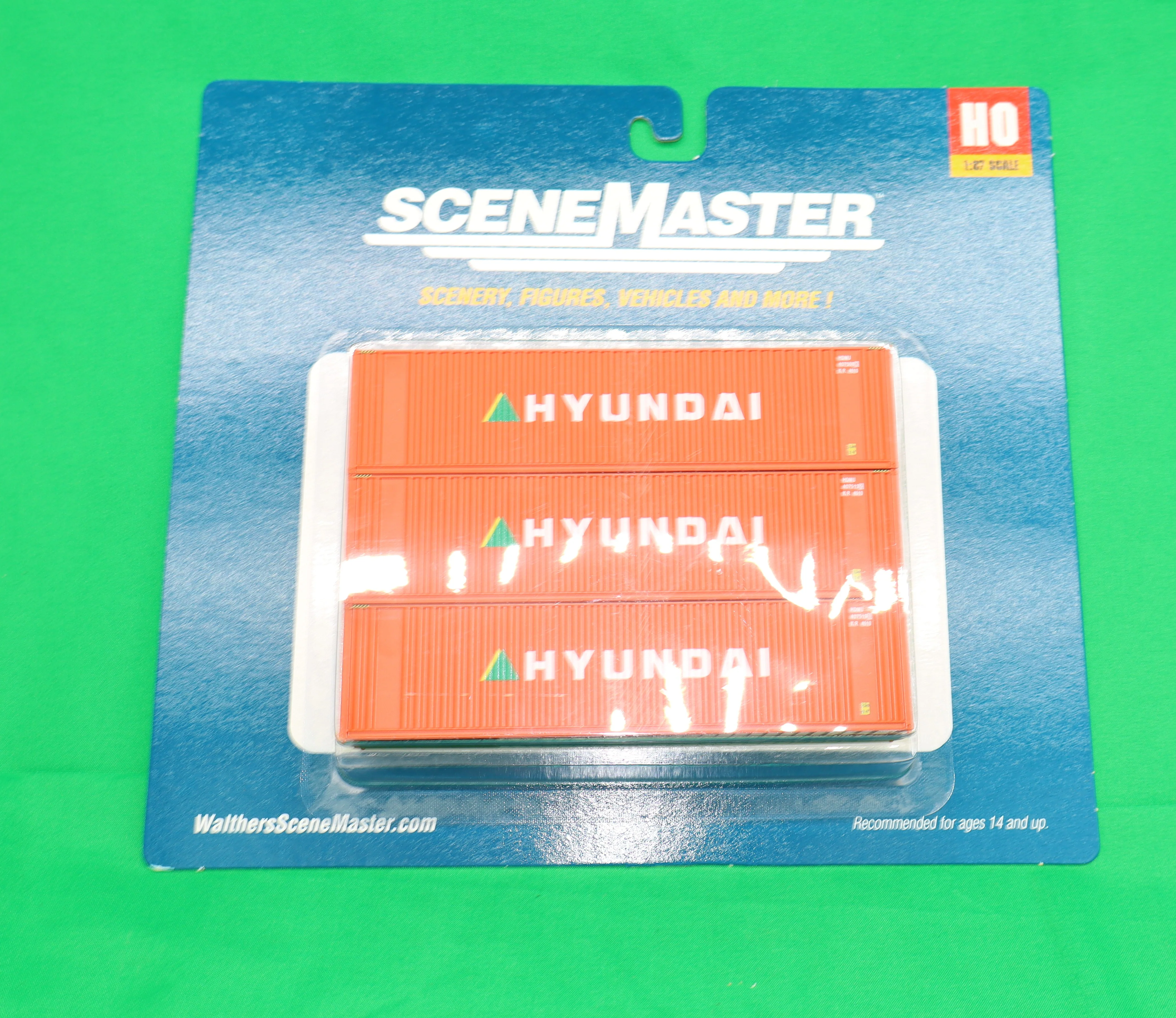 Walthers HO 949-18203 - SceneMaster - 40' Hi Cube Corrugated Container "Hyundai" w/ Flat Roof (3 Pack) - Image 2