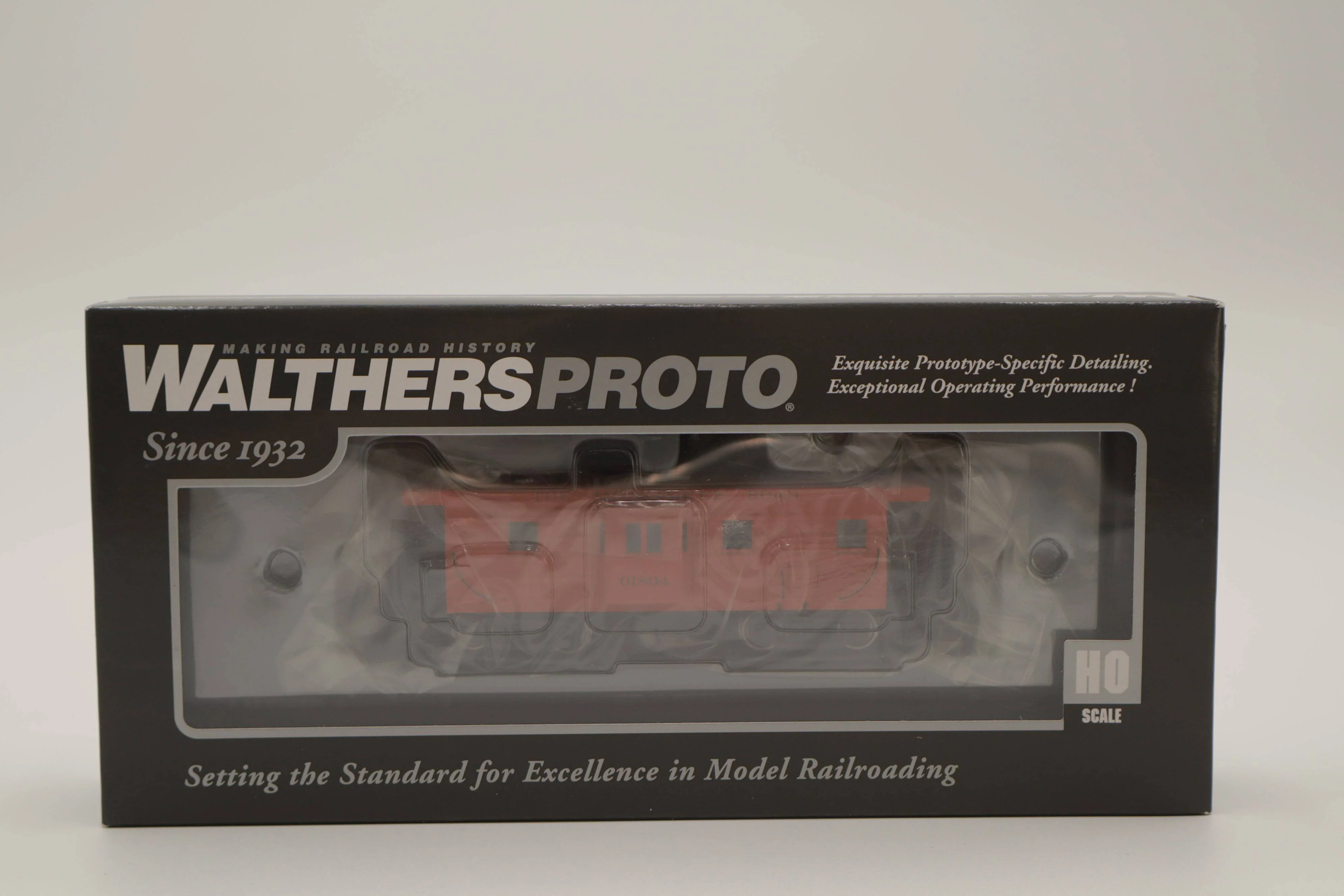 Walthers HO 920-103651 - Proto - Rib Sided Caboose "Milwaukee Road" #01804 (Orange, Maroon; Includes Coal Stove) - Image 4