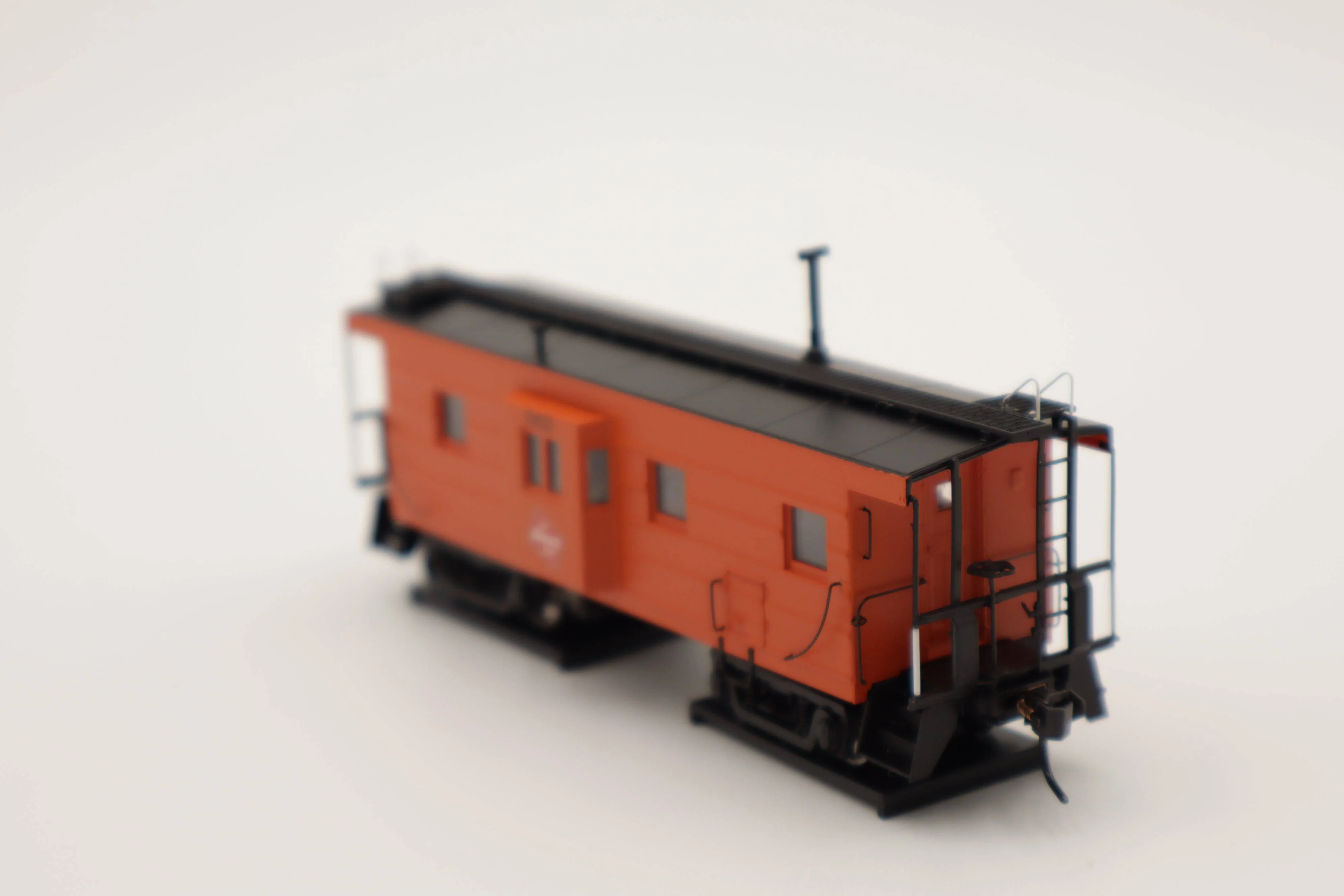Walthers HO 920-103658 - Proto -  Rib Sided Caboose "Milwaukee Road" #071 (Orange, Black; Includes Oil Stove) - Image 3