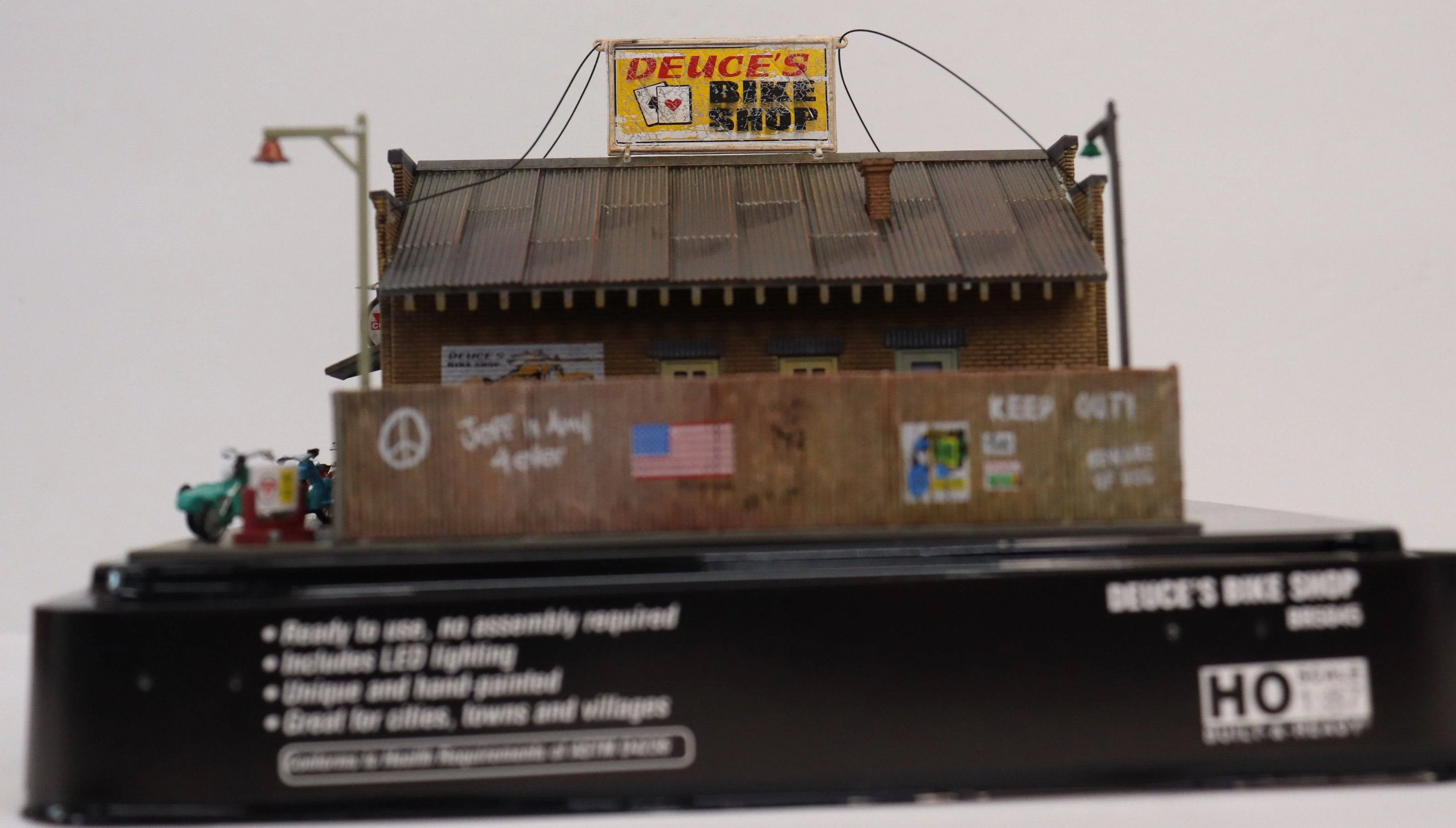Woodland Scenics HO BR5045 - Deuce's Cycle Shop - Image 4