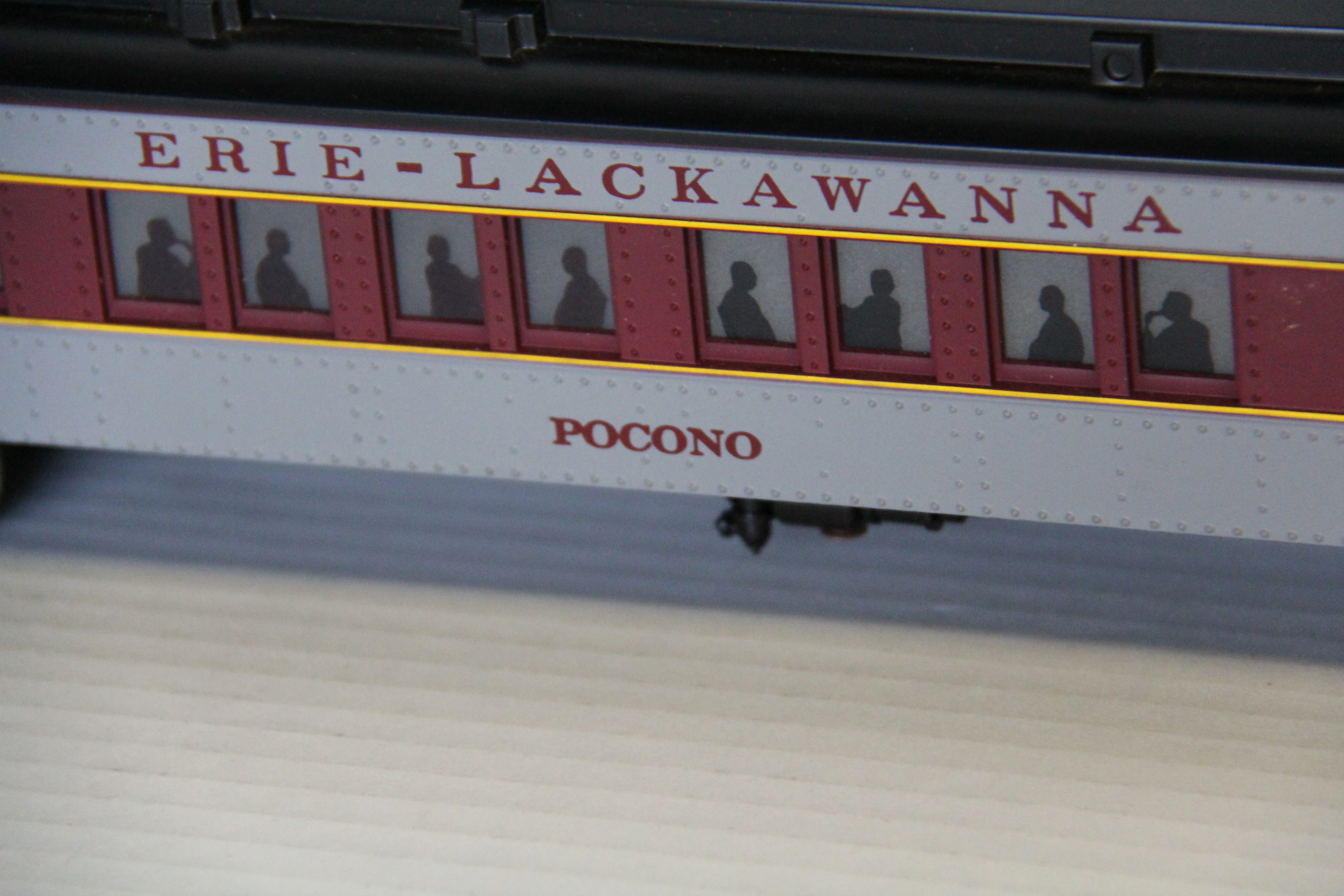 Williams 15" Erie- Lackawanna Madison Crown Edition Passenger 2 Set-Second hand-M4630 - Image 7