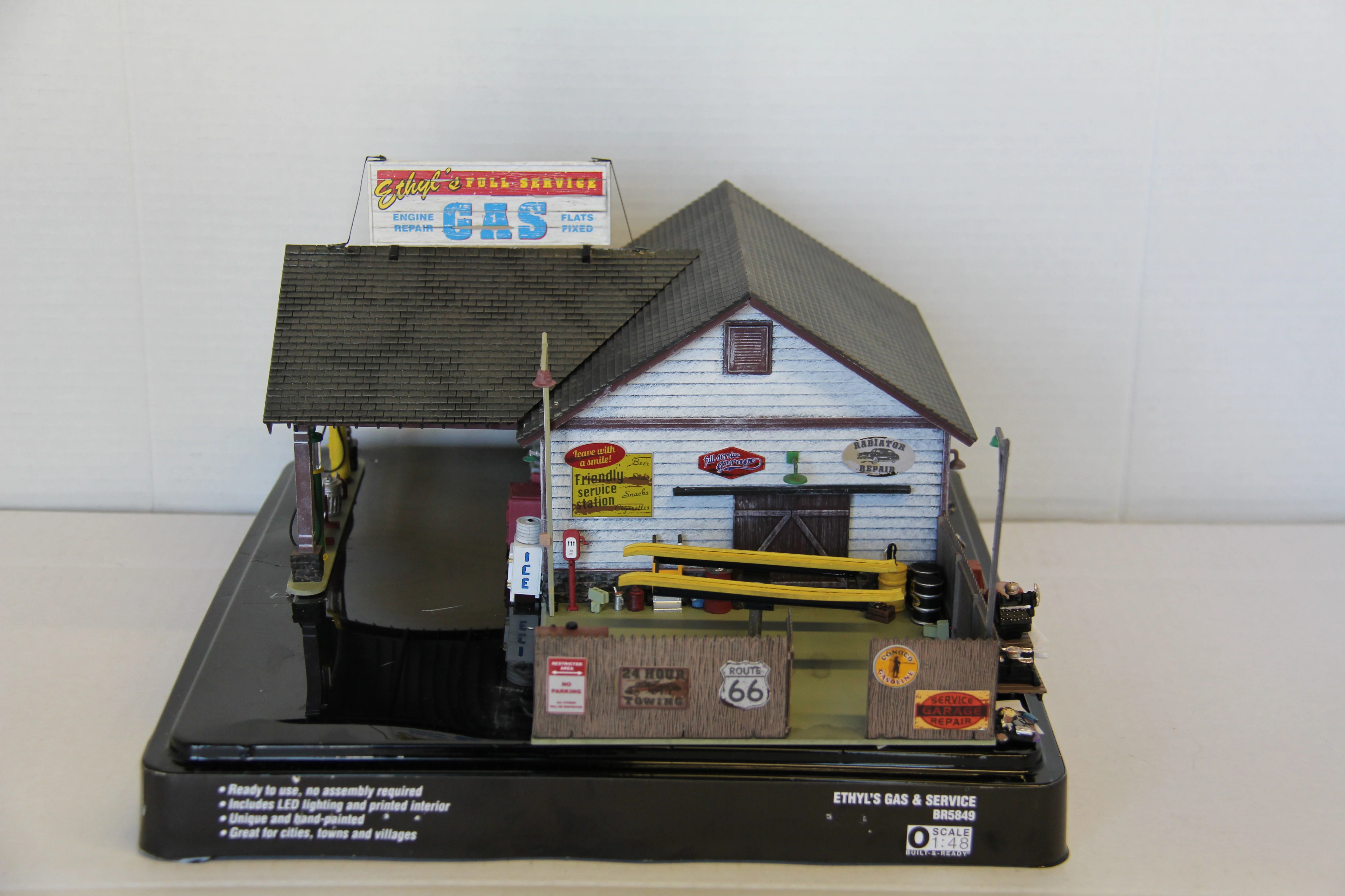 Woodland Scenics BR5849 Ethyl's Gas & Service 1:48 Scale-Second hand-M7522 - Image 6